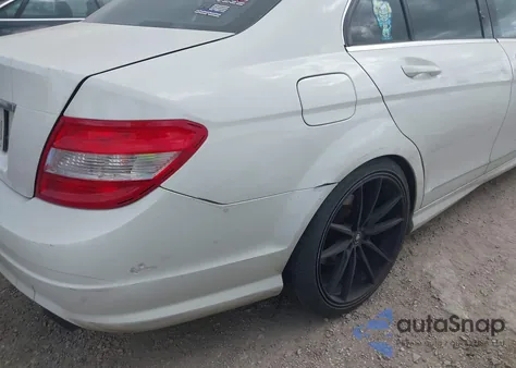 2010 Mercedes-Benz C 300 Luxury/Sport из США, поврежденный, VIN WDDGF5EB8AF419349